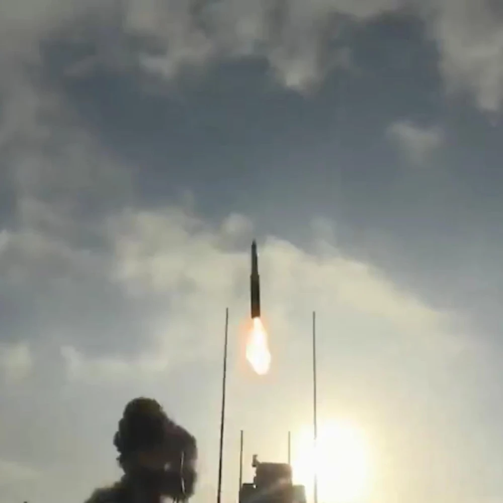 Ảnh chụp vụ phóng tên lửa YJ-21 từ video Hải quân Trung Quốc công bố. Ảnh: SPUTNIK