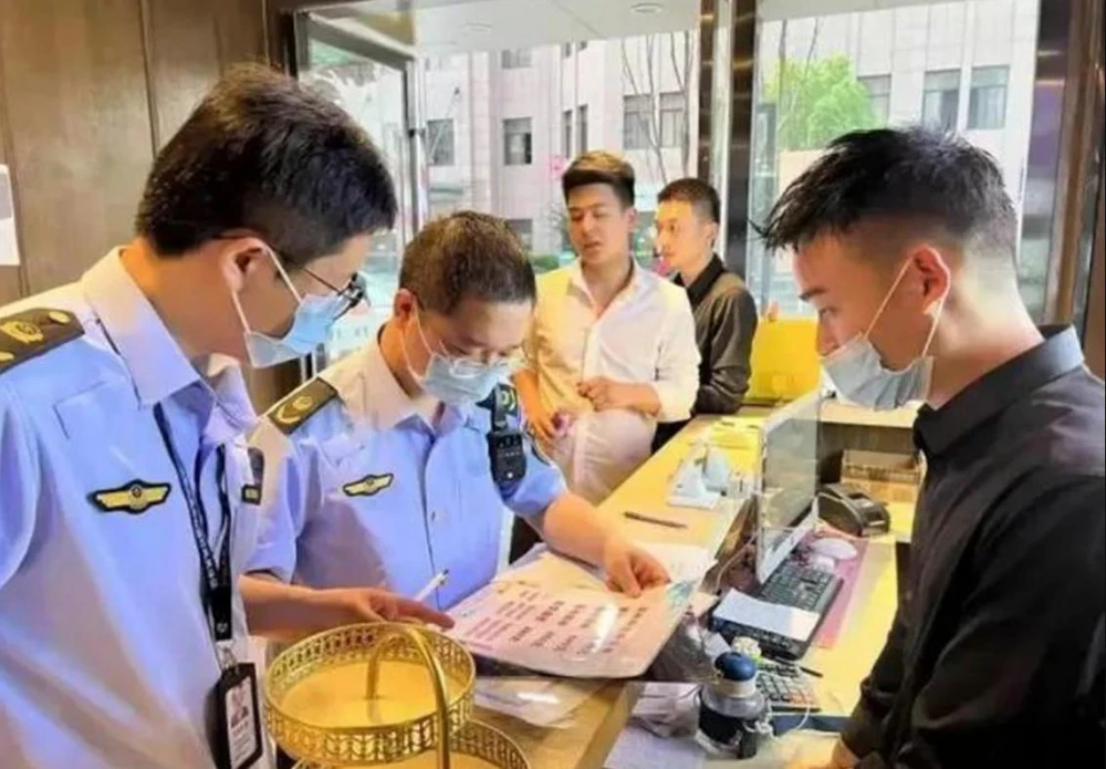 Salon tóc đã bị yêu cầu đóng cửa trong thời gian điều tra. Ảnh: BAIDU