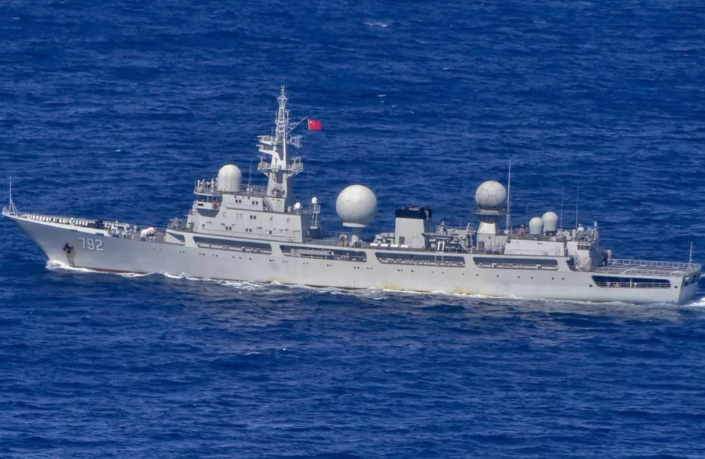 Tàu do thám Hải Vương Tinh của Trung Quốc xuất hiện ngoài khơi Úc hôm 11-5. Ảnh: BỘ QUỐC PHÒNG ÚC