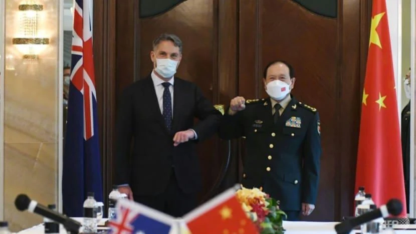 Bộ trưởng Quốc phòng Úc Richard Marles và người đồng cấp Trung Quốc (TQ) Ngụy Phượng Hòa. Ảnh: BỘ QUỐC PHÒNG ÚC