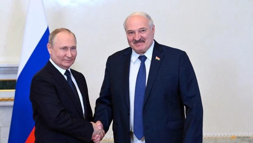 Tổng thống Nga Vladimir Putin (trái) và người đồng cấp Belarus - ông Alexander Lukashenko. Ảnh: SPUTNIK