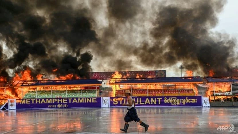 Myanmar thiêu hủy lượng lớn ma túy tại TP Yangon, nhân ngày Thế giới Phòng chống Ma túy 26-6. Ảnh: AFP