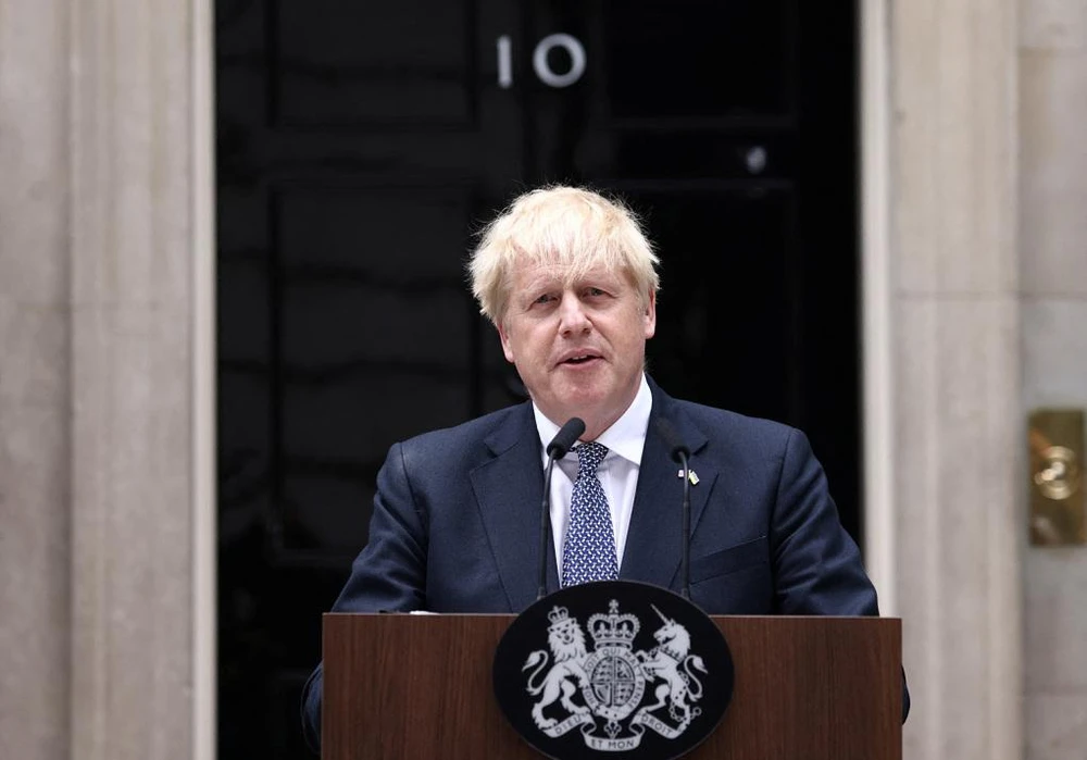 Ông Boris Johnson phát biểu từ chức thủ tướng Anh tại văn phòng ở số 10, phố Downing (London) ngày 7-7. Ảnh: REUTERS