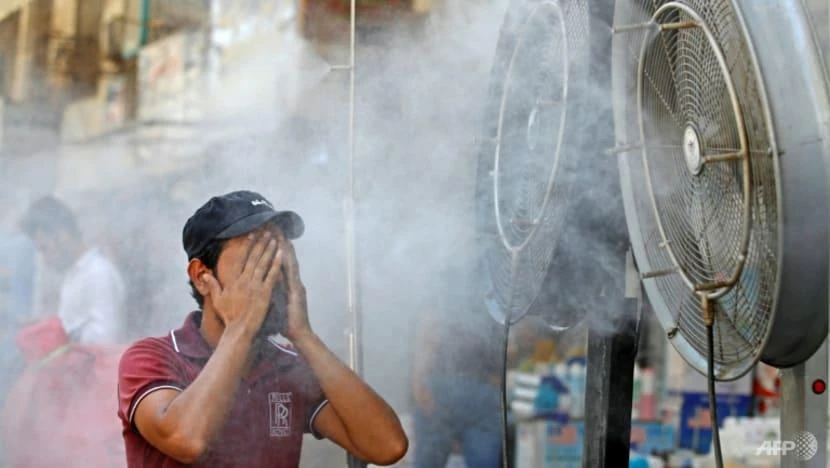 Các đợt nắng nóng nghiêm trọng đang xảy ra trên toàn thế giới. Ảnh AFP