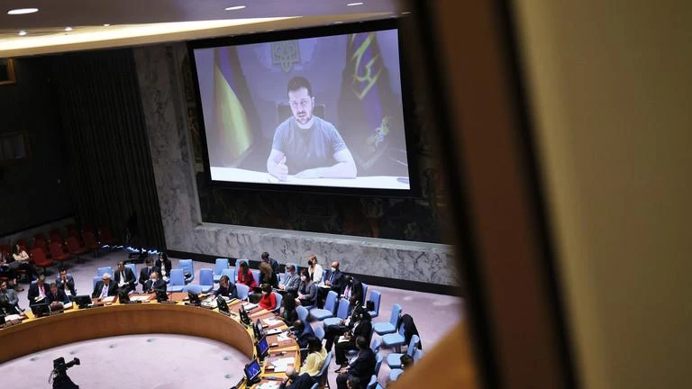 Tổng thống Ukraine - ông Volodymyr Zelensky phát biểu trong cuộc họp của Hội đồng Bảo an Liên Hợp Quốc thông qua video ngày 27-9. Ảnh: RT