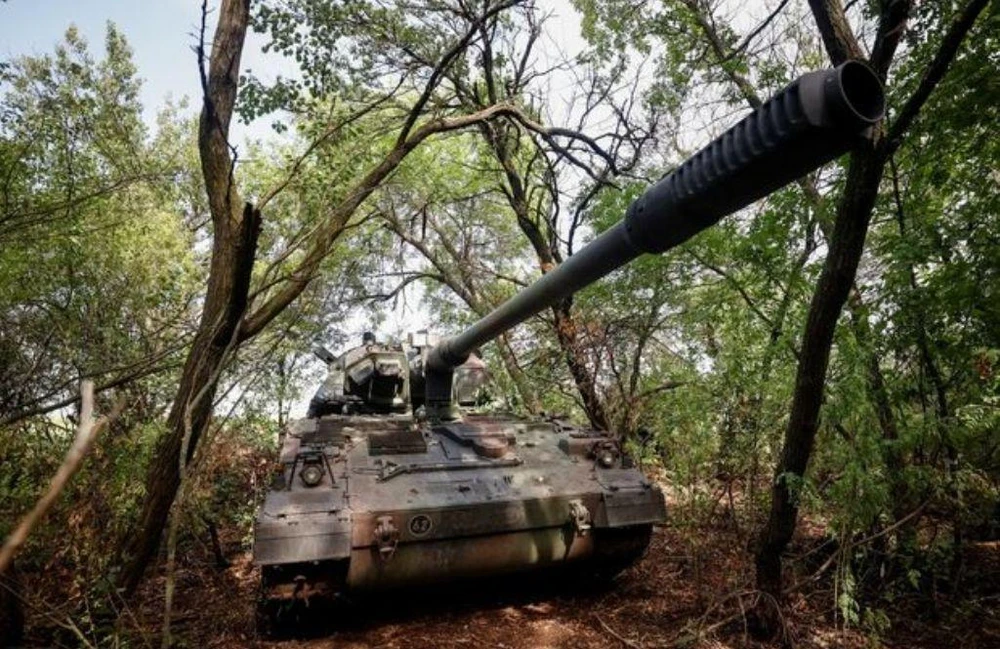 Một lựu pháo hạng nặng PzH2000 của Đức được quân đội Ukraine sử dụng trong chiến dịch gần đây. Ảnh: REUTERS
