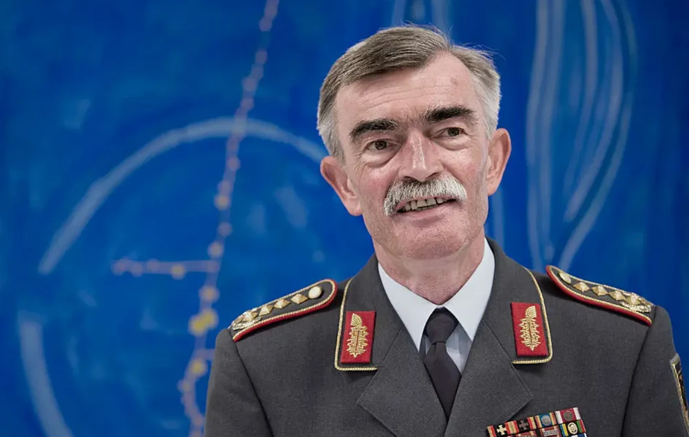 Tướng Hans-Lothar Domrose - một sĩ quan cấp cao của Quân đội Đức và là cựu tướng NATO. Ảnh: NZZ