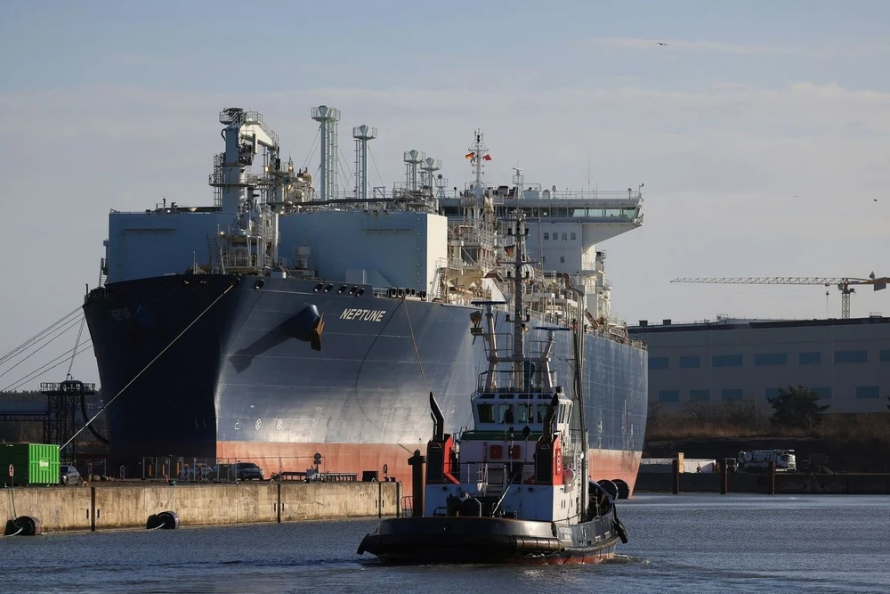 Cảng Lubmin (Đức) đã mở một trạm LNG mới. Ảnh: BLOOMBERG