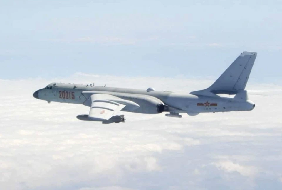 Oanh tạc cơ H-6K của Trung Quốc. Ảnh: KYODO NEWS