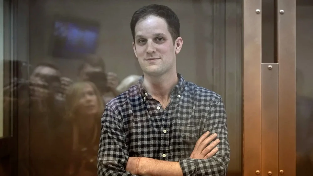 Nhà báo Evan Gershkovich xuất hiện tại Toà án Moscow hồi tháng 4. Ảnh: AP