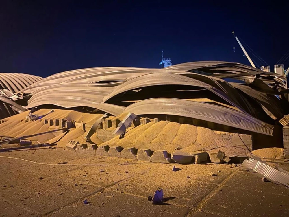 Cơ sở hạ tầng ở Odessa bị hư hại nặng sau cuộc tấn công bằng UAV ngày 16-8 mà Ukraine cho rằng là do Nga làm. Ảnh: TELEGRAM