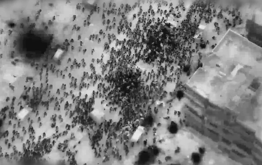 dân Gaza chờ viện trợ bị tấn công