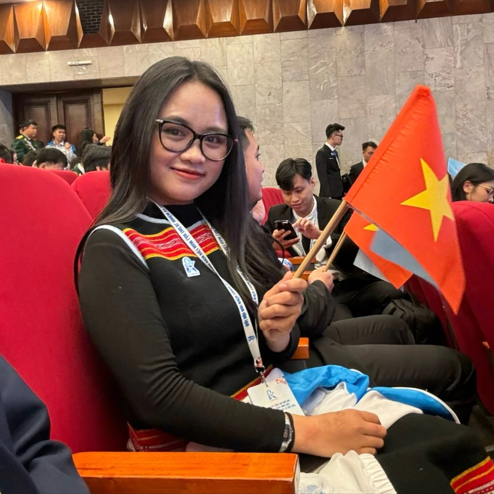 Thanh niên Việt Nam - Diễm.JPG