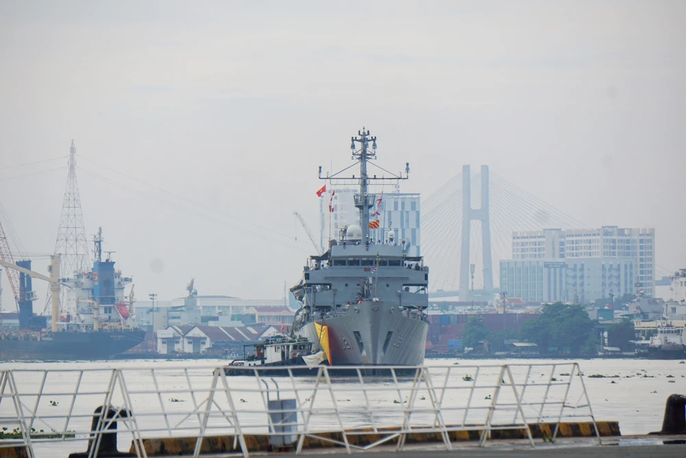 Tàu khảo sát INS DARSHAK của Hải quân Ấn Độ. Ảnh: DƯƠNG KHANG