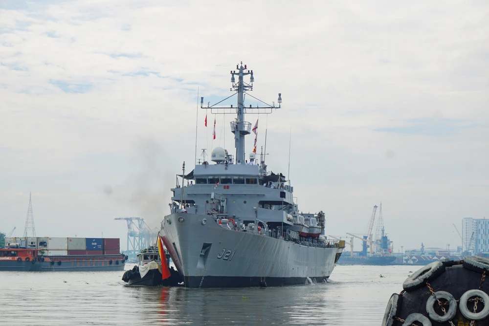 Tàu khảo sát INS DARSHAK của Hải quân Ấn Độ. Ảnh: DƯƠNG KHANG