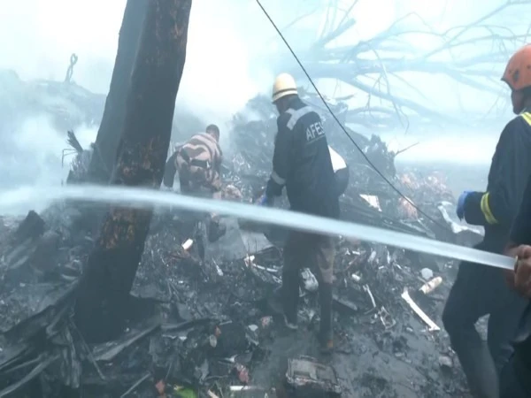 máy bay vừa rơi ở Ấn Độ.