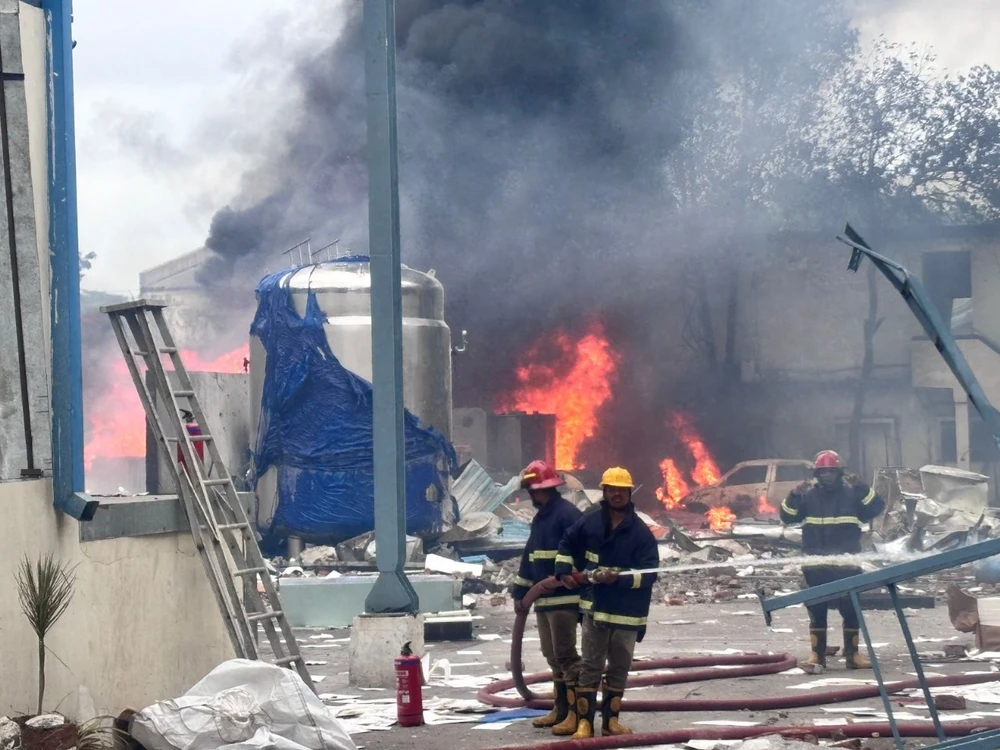 Hiện trường vụ hoả hoạn hôm 30-6 tại nhà máy hoá chất ở Ấn Độ. Ảnh: THE SOUTH FIRST/X