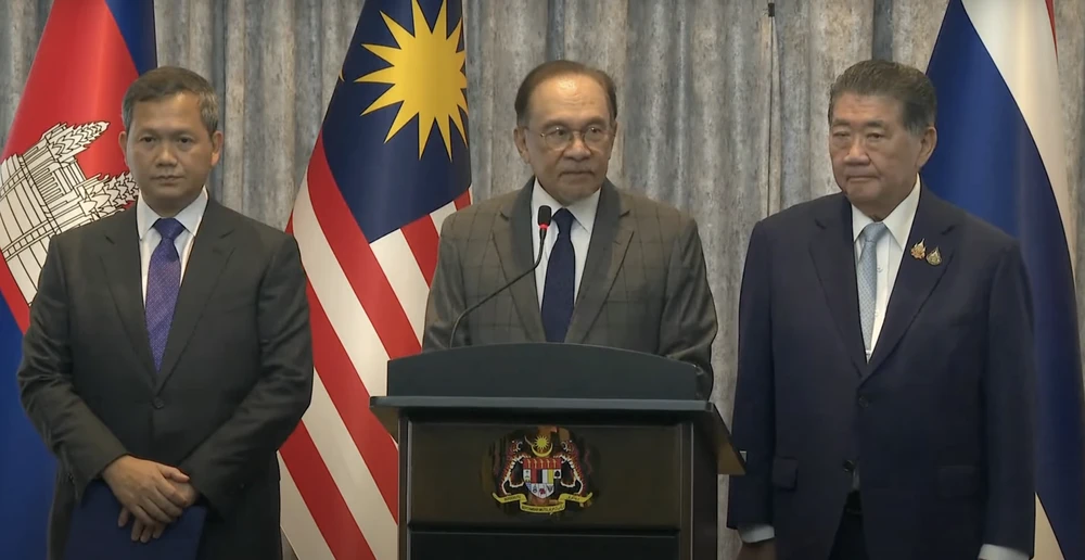 Campuchia-Thái Lan đồng ý ngừng bắn