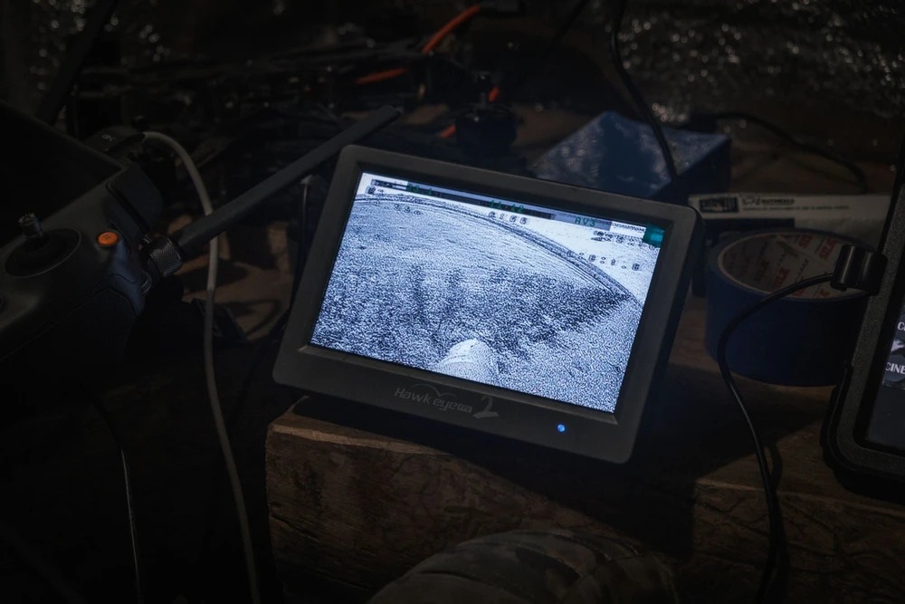 Màn hình hiển thị đường bay của một máy bay không người lái góc nhìn thứ nhất (FPV) tại các vị trí gần Kostiantynivka. Ảnh: Francis Farrell/The Kyiv Independent