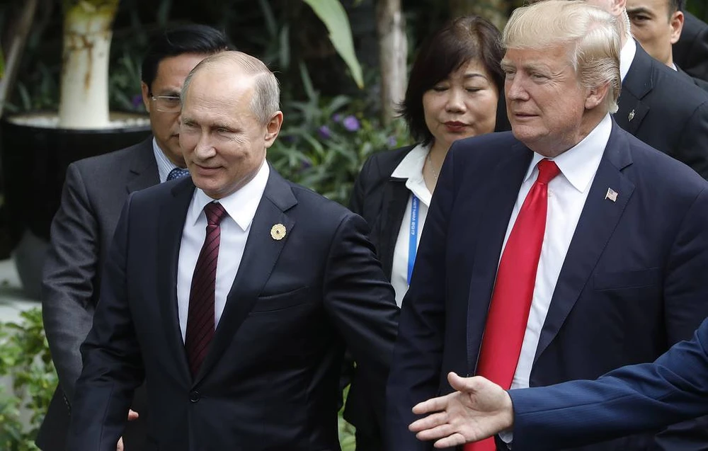 Tổng thống Nga Vladimir Putin (trái) và Tổng thống Mỹ Donald Trump. Thượng đỉnh Trump-Putin dự kiến diễn ra tại Alaska ngày 15-8. Ảnh: TASS