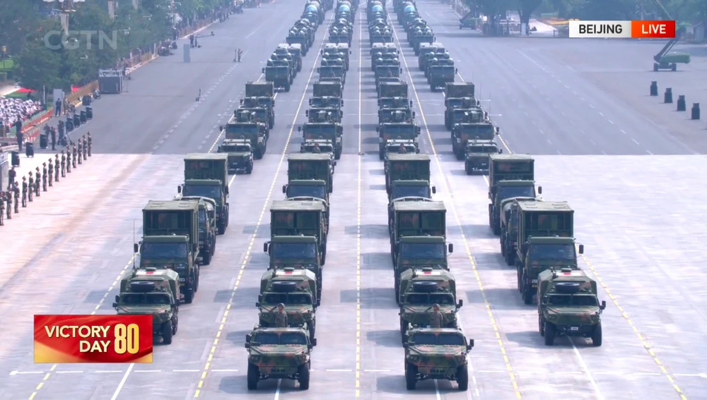 Đội hình Hỗ trợ Hậu cần và Hỗ trợ Trang bị gồm các phương tiện cứu thương, bệnh viện dã chiến, tiếp nhiên liệu, cung cấp lương thực, cùng xe sửa chữa và bảo dưỡng cơ giới, đảm bảo hậu cần và duy trì trang bị cho lực lượng tác chiến. Ảnh: CGTN