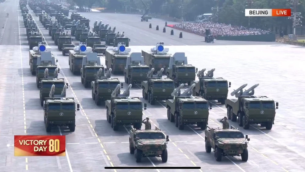 Các đội hình Vũ khí Phòng không trên tàu sân bay, Tên lửa Chống hạm và Vũ khí Dưới nước gồm hệ thống phòng không ba chiều, tên lửa chống hạm và ngư lôi các loại, có khả năng tấn công mọi mục tiêu trên không, trên biển và dưới biển. Ảnh: CGTN