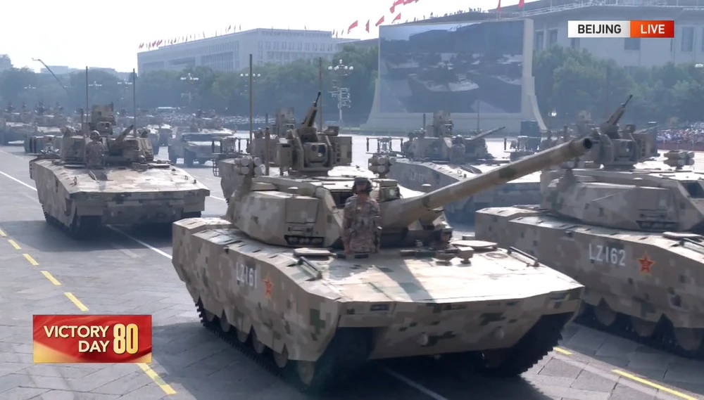 Đội hình Đổ bộ Đường không thể hiện năng lực của Trung Quốc trong triển khai đường không và yểm trợ cơ động với trang bị hạng nặng. Lực lượng này đi đầu trong khả năng phản ứng nhanh và tấn công chiều sâu của quân đội Trung Quốc. Hai loại pháo phản lực phóng loạt hình hộp 191 có thể thực hiện cả nhiệm vụ tấn công và yểm trợ chiến thuật, góp phần mở rộng đáng kể năng lực tác chiến trên bộ của quân đội. Ảnh: CGTN