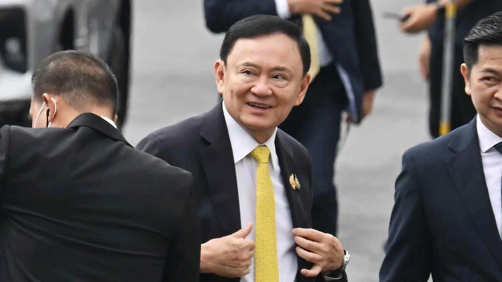 Cựu Thủ tướng Thái Lan Thaksin Shinawatra đến nghe phán quyết của Tòa án Tối cao sáng 9-9. Ảnh: NIKKIE ASIA