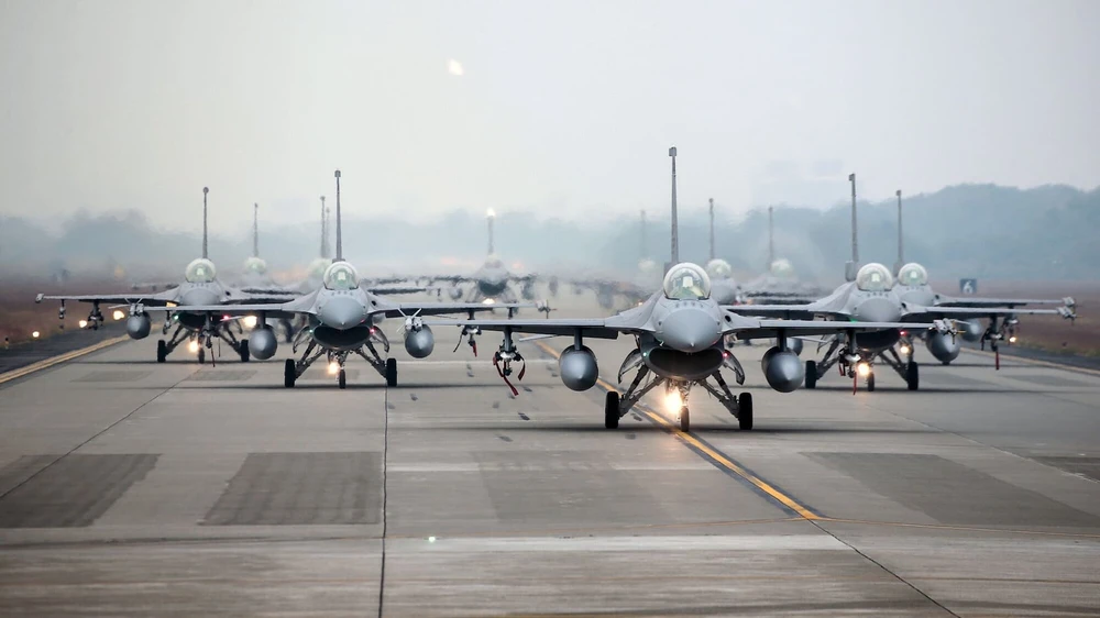 viện trợ quân sự