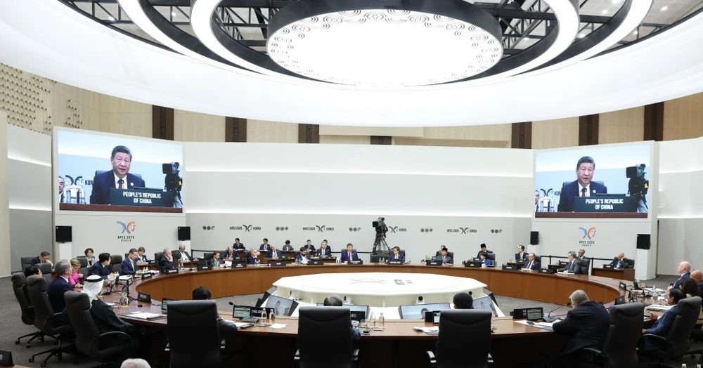 Chủ tịch Trung Quốc Tập Cận Bình trình bày đề xuất 5 điểm tại phiên đầu tiên Hội nghị Cấp cao APEC ngày 31-10. Ảnh: TÂN HOA XÃ