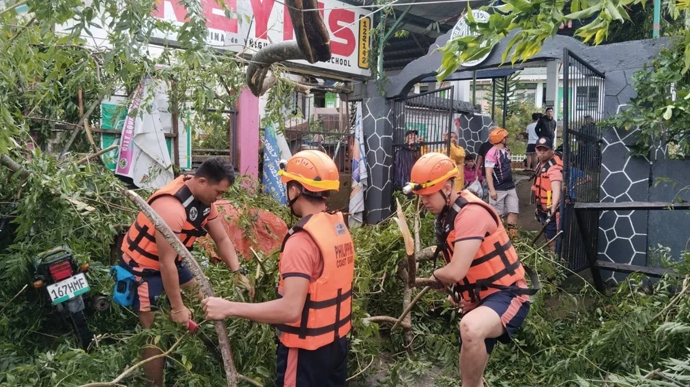 Ảnh-Video- Bão Kalmaegi tàn phá nặng nề Philippines.jpg