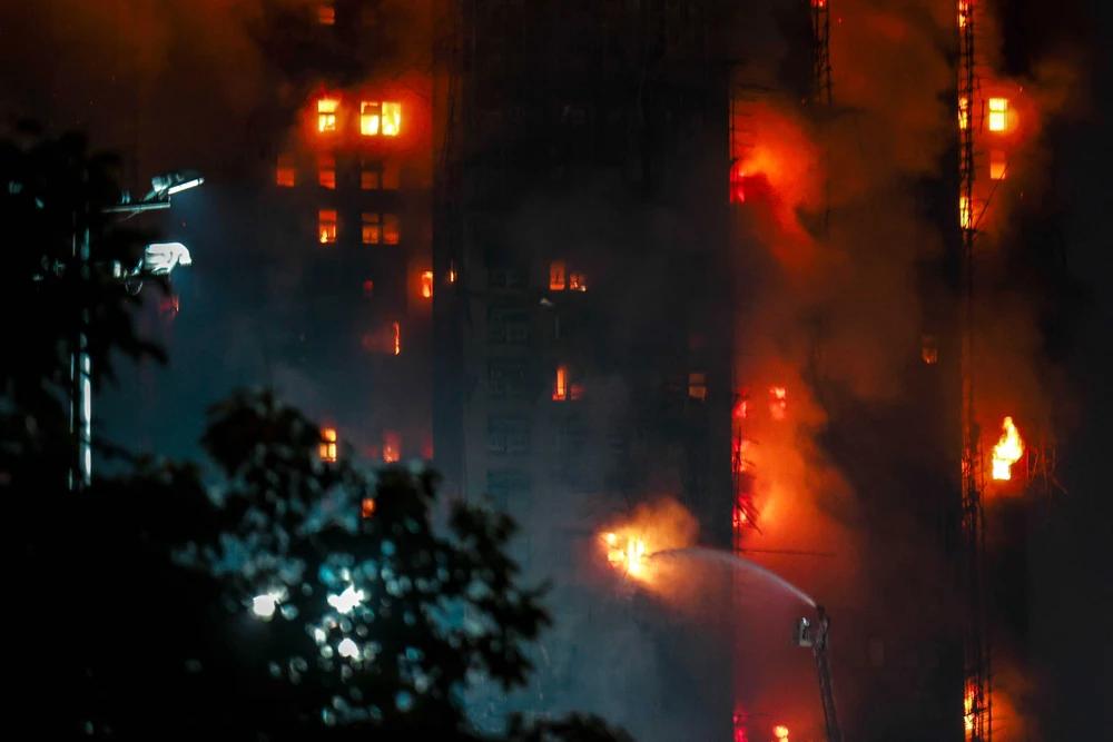 Công tác cứu hộ được triển khai khẩn cấp. Ảnh: Andy Chong/CHINA DAILY