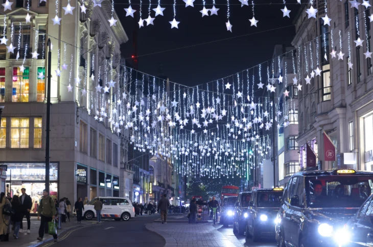 Những ánh sao Giáng sinh lung linh trên phố Oxford. Ảnh: Oxford Street