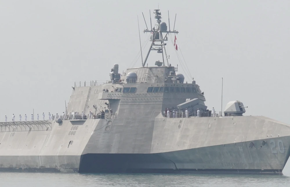 Ảnh: Tàu chiến Mỹ USS Cincinnati cập cảng Căn cứ Hải quân Ream của Campuchia