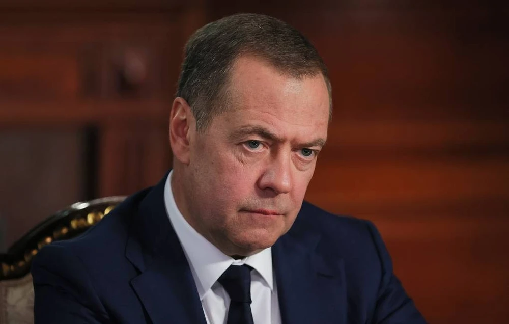 Ông Medvedev dọa tấn công hạt nhân vào Anh và Pháp.jpg