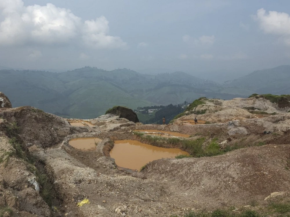 Lỡ đất kinh hoàng do mưa lớn, khiến hơn 200 người thiệt mạng.jpg