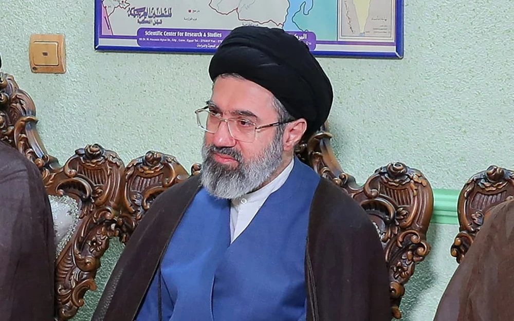 Chân dung Tân Lãnh tụ Tối cao Iran Mojtaba Khamenei.jpg
