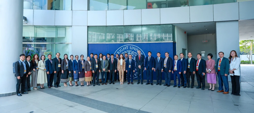 Thứ trưởng Ngoại giao Nguyễn Minh Hằng dự khai mạc chương trình 'Lãnh đạo cao cấp' dành cho cán bộ Lào .jpg