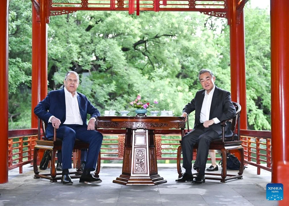 Ông Lavrov và ông Vương Nghị điện đàm, kêu gọi hạ nhiệt Trung Đông.jpg