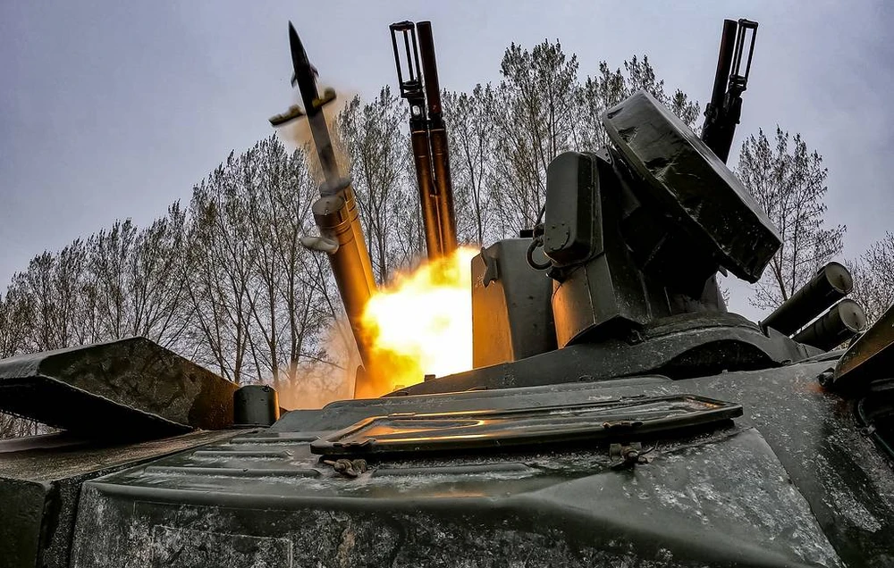 Khí tài Nga hoạt động trên chiến trường Ukraine. Ảnh: TASS