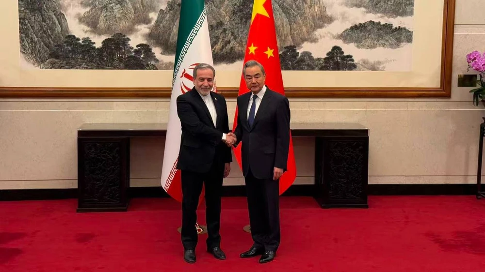 ngoại trưởng iran trung quốc vương nghị.jpg