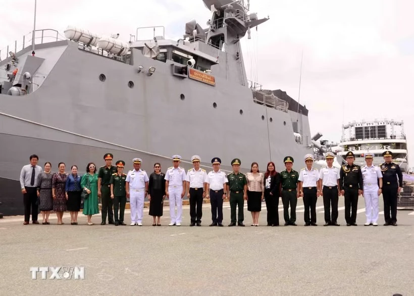 tàu hải quân Thái Lan thăm TP.HCM.jpg