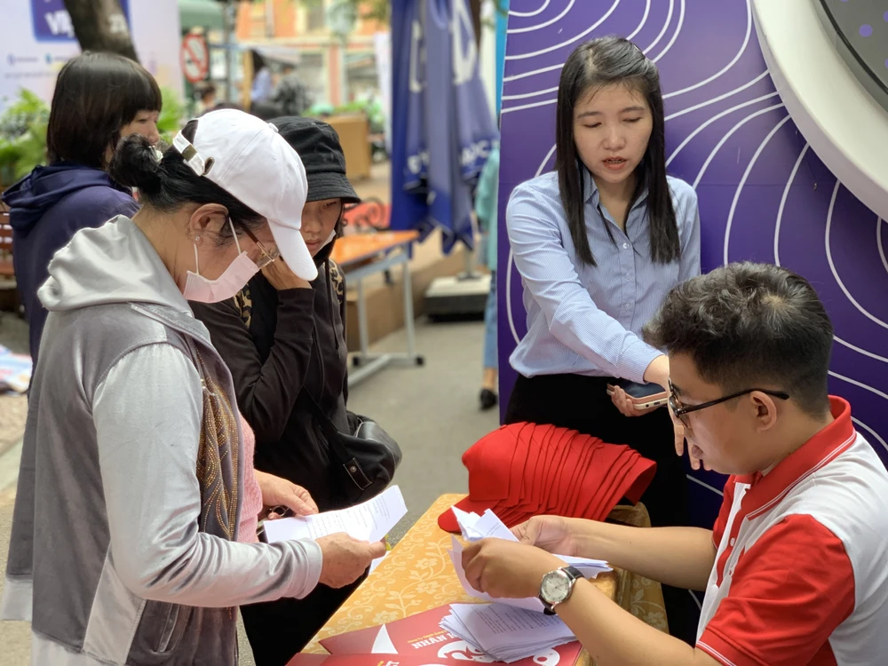 tuyển công nhân 2.jpg