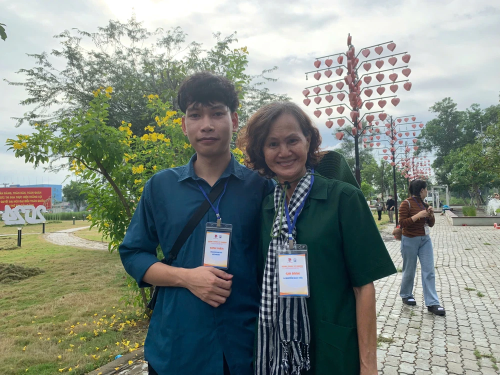 sinh viên Lào 7.jpg