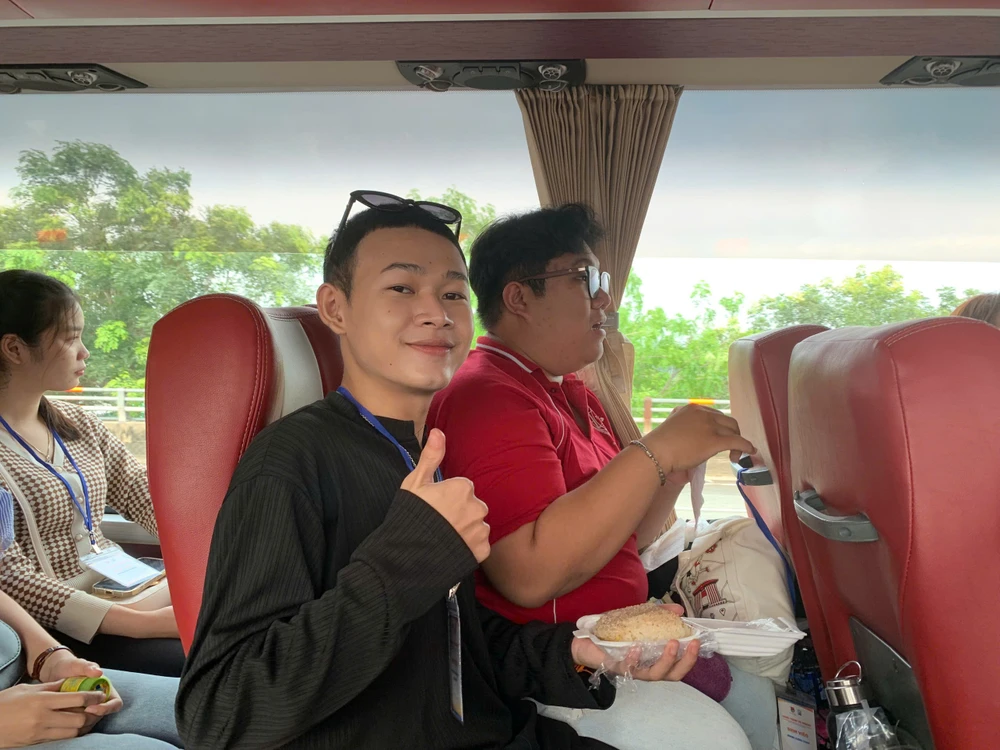 sinh viên Lào 88.jpeg