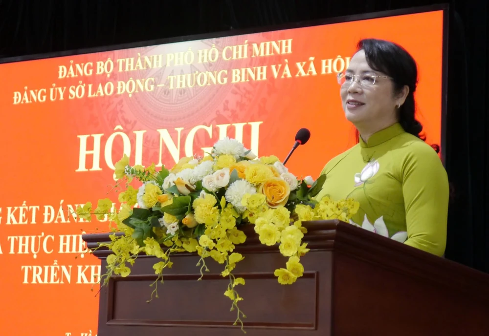 Bà Trần Kim Yến, Chủ nhiệm Ủy ban Kiểm tra Thành ủy TP.HCM phát biểu.