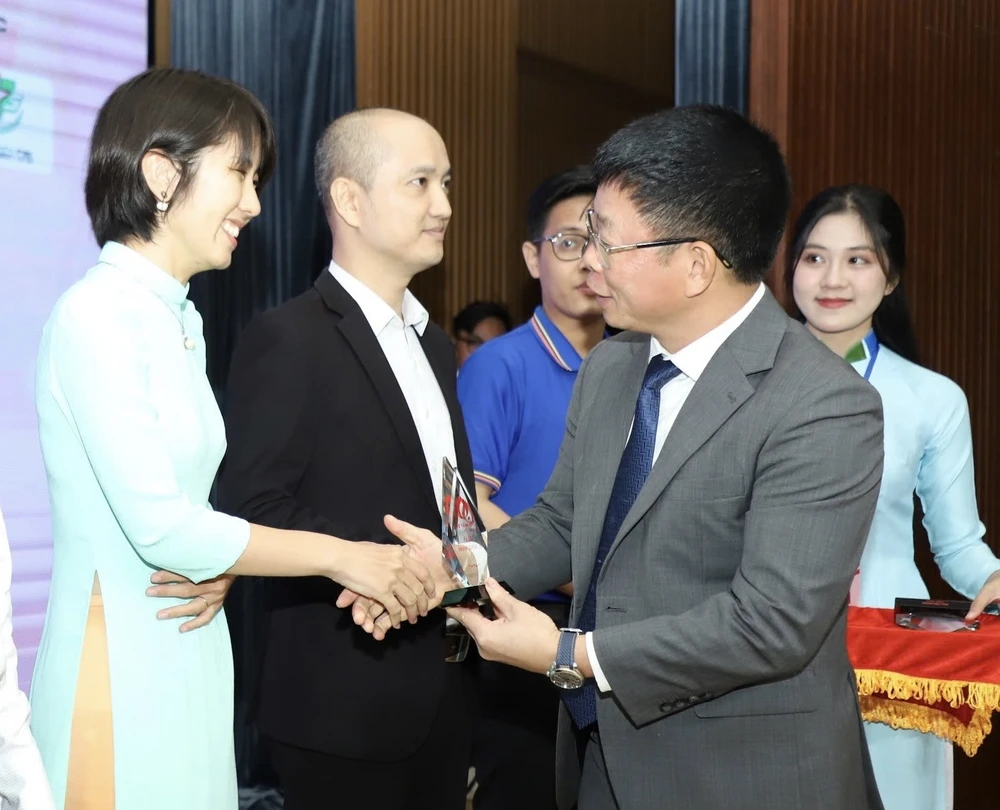 chủ nhật đỏ 8.jpg