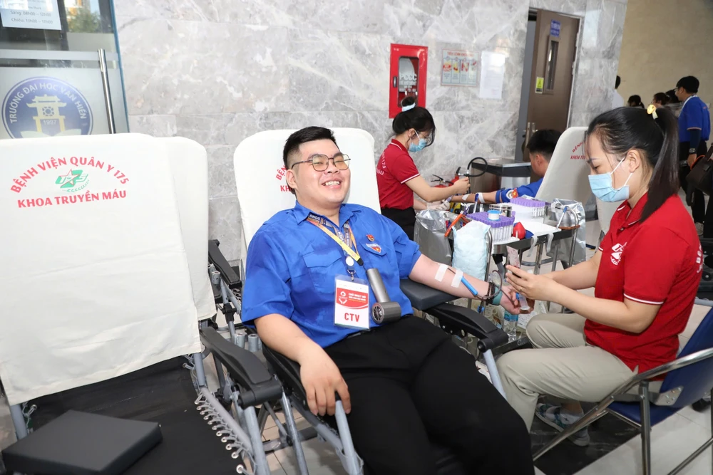 chủ nhật đỏ 9.jpg