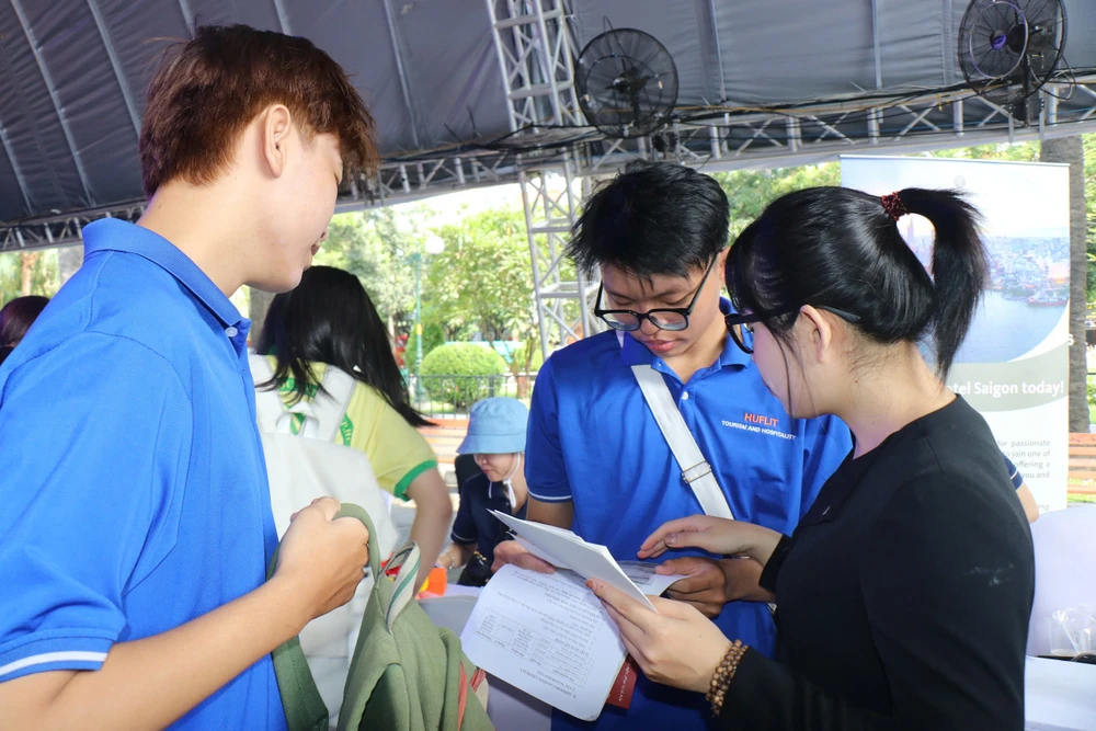 ngành du lịch 2.jpg