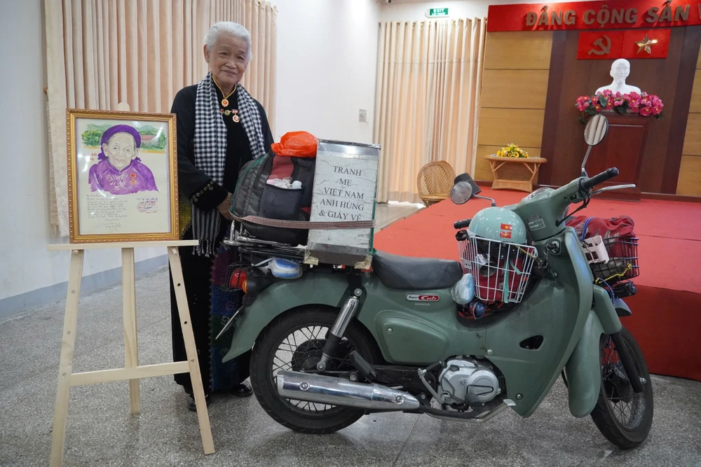 Mẹ Việt Nam anh Hùng 5.jpg